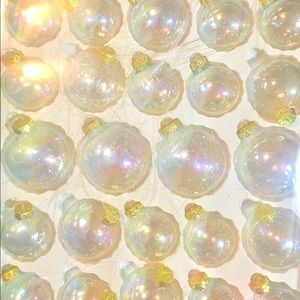 25 GLISTENING GLASS BALLS 3 sizes